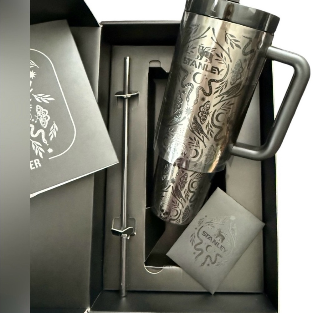 Stanley 🎃 The Halloween Quencher H2.0 Flowstate Tumbler w/ Gift Box 40oz - Picture 7 of 8